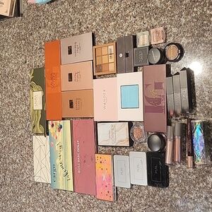 32 piece eyeshadow palette/ single lot